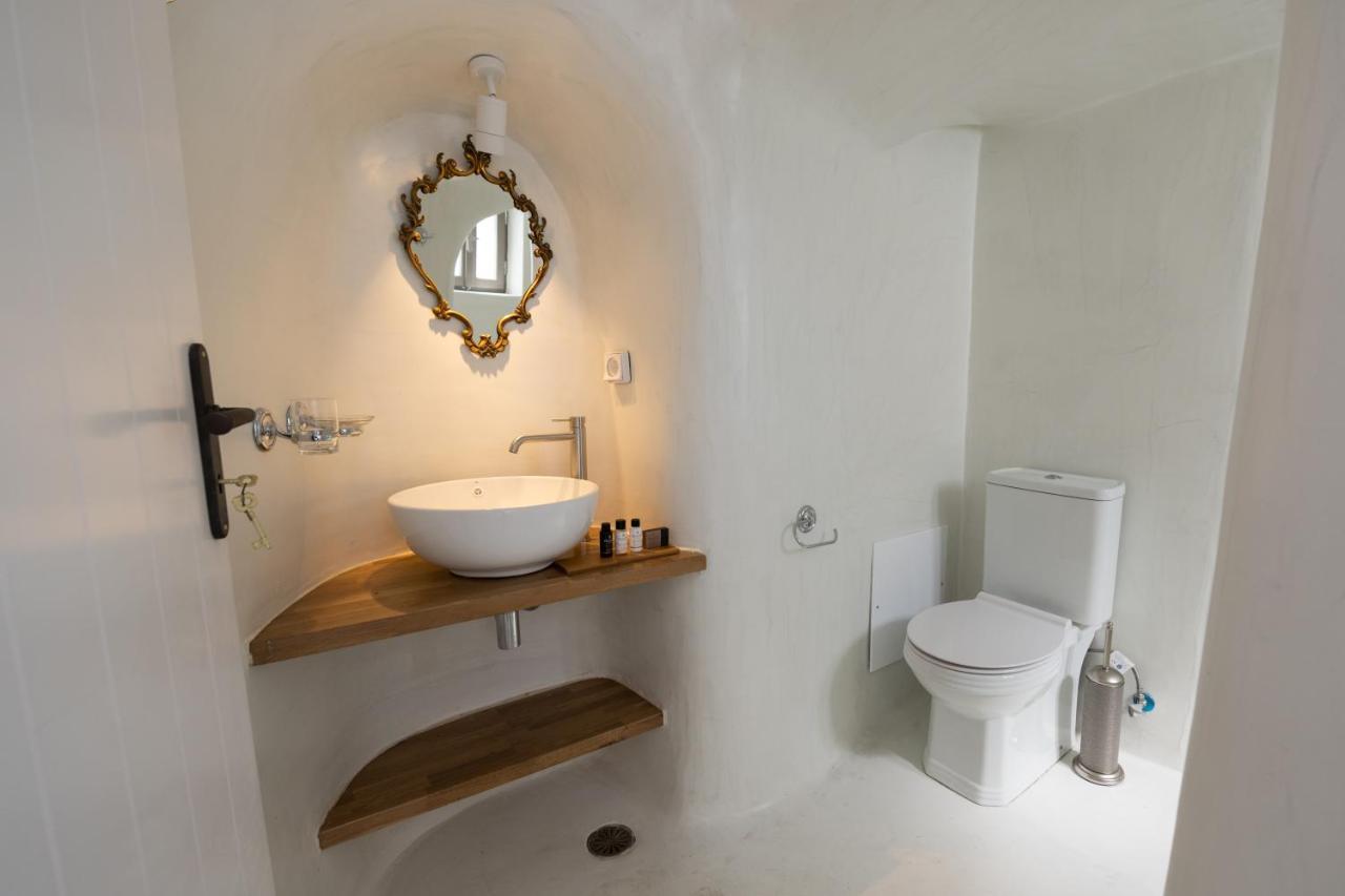 Astrea Suites "Ostria Cave Villa-Outdoor Jacuzzi" Oia  Bagian luar foto