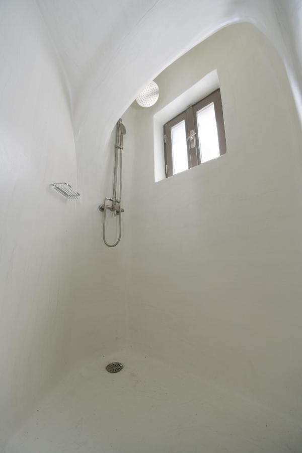 Astrea Suites "Ostria Cave Villa-Outdoor Jacuzzi" Oia  Bagian luar foto