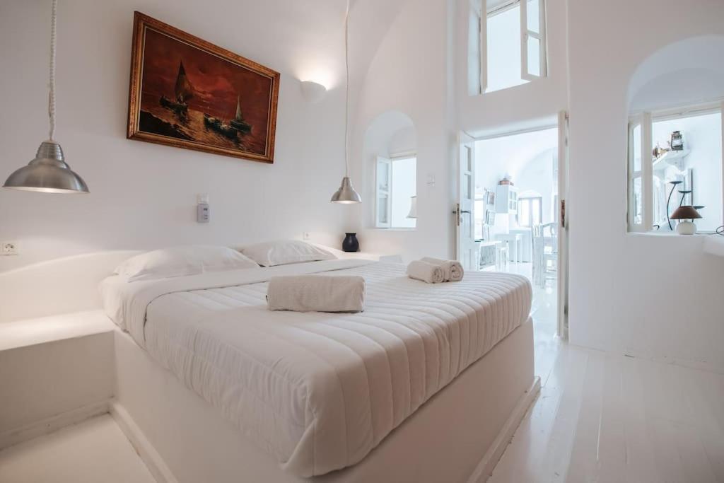 Astrea Suites "Ostria Cave Villa-Outdoor Jacuzzi" Oia  Bagian luar foto