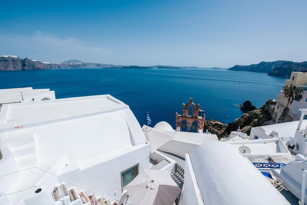 Astrea Suites "Ostria Cave Villa-Outdoor Jacuzzi" Oia  Bagian luar foto