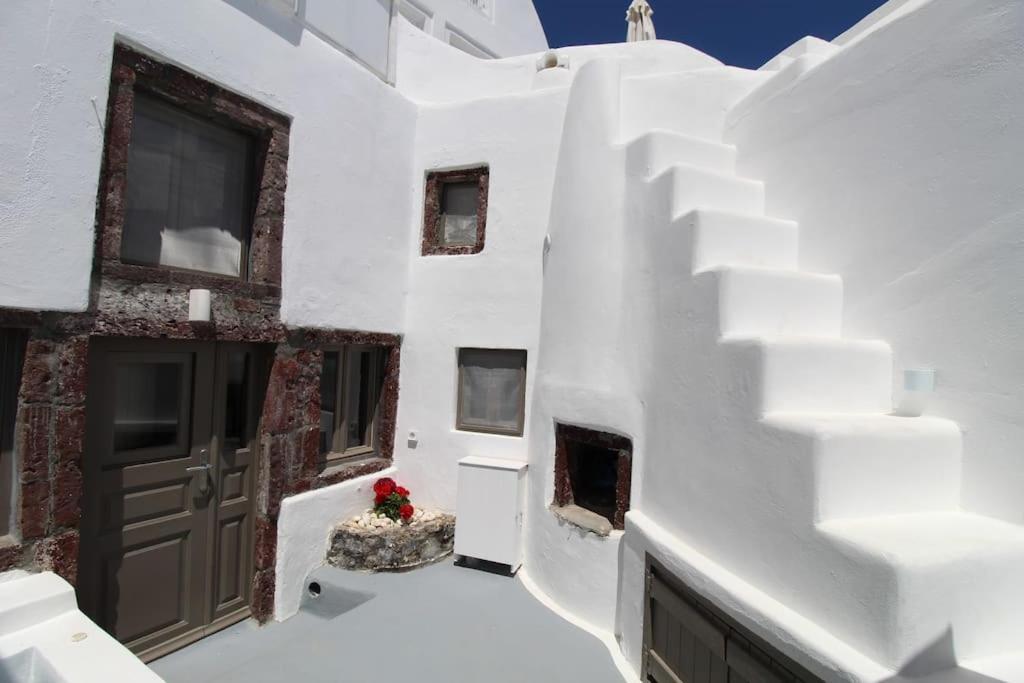 Astrea Suites "Ostria Cave Villa-Outdoor Jacuzzi" Oia  Bagian luar foto