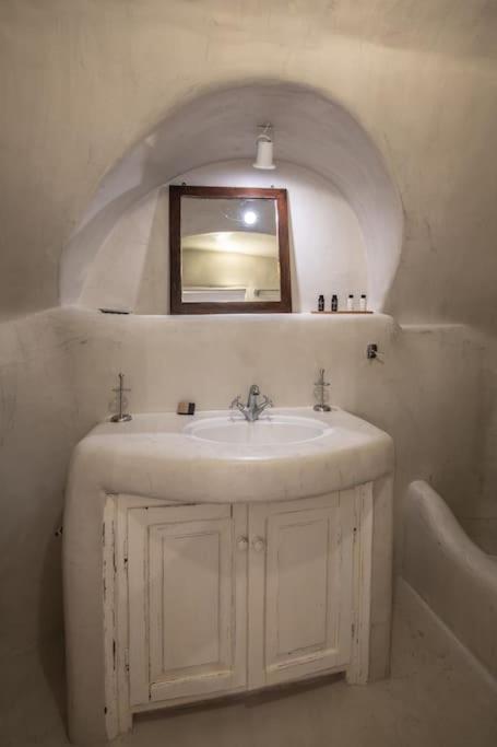 Astrea Suites "Ostria Cave Villa-Outdoor Jacuzzi" Oia  Bagian luar foto