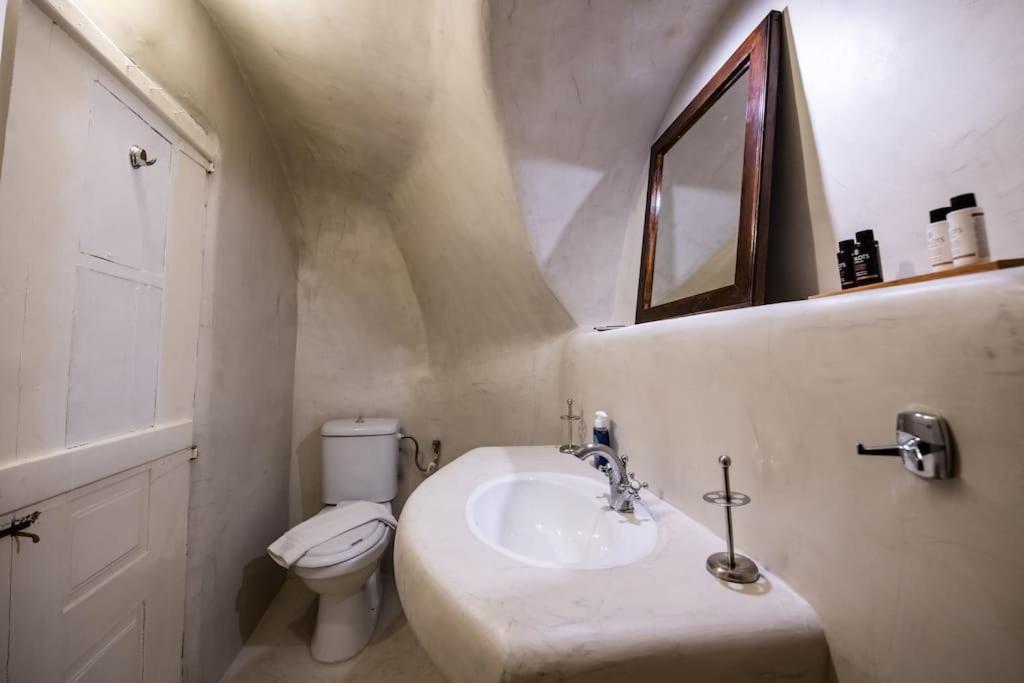 Astrea Suites "Ostria Cave Villa-Outdoor Jacuzzi" Oia  Bagian luar foto