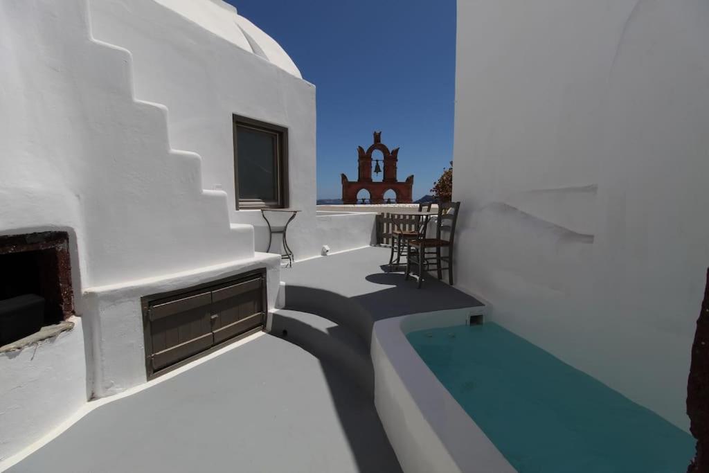 Astrea Suites "Ostria Cave Villa-Outdoor Jacuzzi" Oia  Bagian luar foto