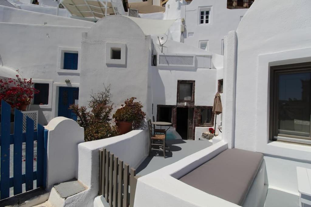 Astrea Suites "Ostria Cave Villa-Outdoor Jacuzzi" Oia  Bagian luar foto