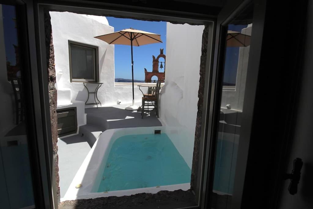Astrea Suites "Ostria Cave Villa-Outdoor Jacuzzi" Oia  Bagian luar foto