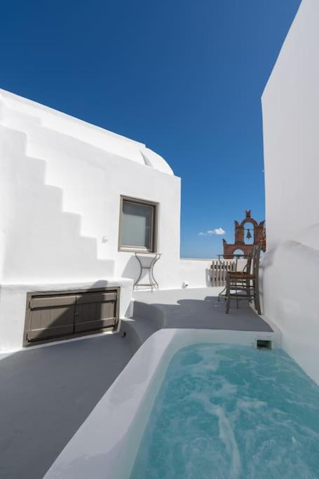 Astrea Suites "Ostria Cave Villa-Outdoor Jacuzzi" Oia  Bagian luar foto